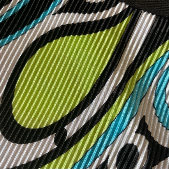 Cato Pleated Tie Back Geometric Blouse - Picture 4 of 6